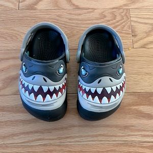 Crocs Toddler Clogs size 7 - Shark design